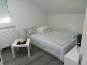 Voodi või voodid majutusasutuse Apartman All seasons toas