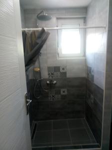 Ванна кімната в Apartman All seasons