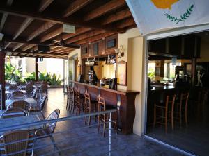 A restaurant or other place to eat at Pagona Holiday Apartments