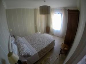 Un pat sau paturi într-o cameră la Le Stanze del Borgo