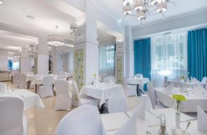 En restaurang eller annat matställe på Hotel Cesarskie Ogrody