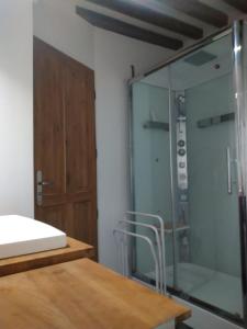 Ένα μπάνιο στο La Ferme Manoir Saint Barthélemy