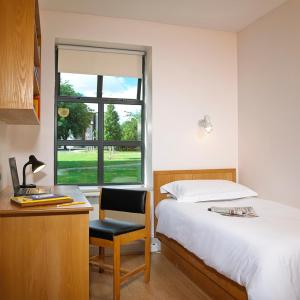 Cama o camas de una habitación en Maynooth Campus Apartments
