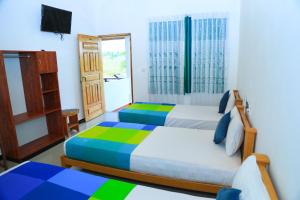 Voodi või voodid majutusasutuse Shan Guest and Restaurant Nilaveli toas