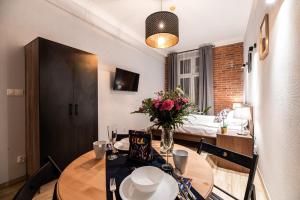 TV a/nebo společenská místnost v ubytování Lubomirskiego 23 Residence - great location, 10 min to Main Square by foot, right next to Main Rail and Bus Station