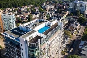 Bazén v ubytovaní Apartamenty Promenada Gwiazd 28 - visitopl alebo v jeho blízkosti