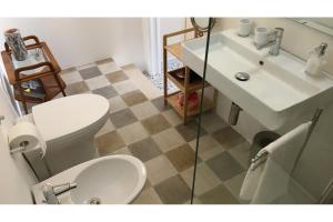 Kúpeľňa v ubytovaní Dimora Castello Bari Vecchia Appartamento 1 camera 4 posti