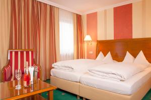 Postel nebo postele na pokoji v ubytování Hotel Wilder Mann
