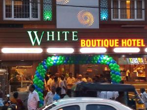 ポンディシェリにあるHotel White Boutiqueの白人のホテル