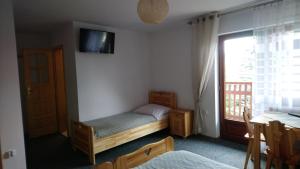 Postel nebo postele na pokoji v ubytování POKOJE GOŚCINNE BETKA