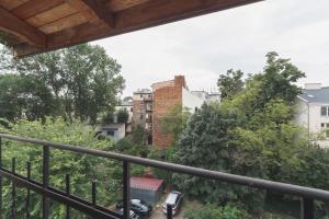 een uitzicht vanaf het balkon van het appartement bij Apartment Amaretto Długa 60 by Renters in Krakau