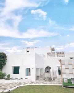 a white villa with a patio in front of it at Kenting South Border DeSign Hotel in Eluan