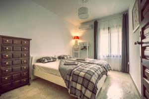 Postel nebo postele na pokoji v ubytování Alhaurin Old Town, Casa Flamingo, 2 bed apartment