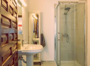 Koupelna v ubytování Alhaurin Old Town, Casa Flamingo, 2 bed apartment