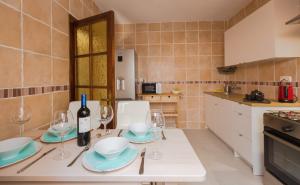 Kuchyň nebo kuchyňský kout v ubytování Alhaurin Old Town, Casa Flamingo, 2 bed apartment