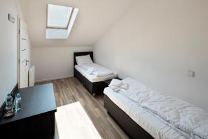 Postel nebo postele na pokoji v ubytování Apartamenty Szlachecki Dwór