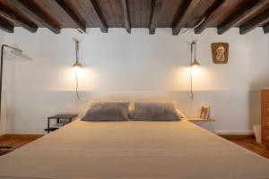 En eller flere senge i et værelse på Serragli Loft