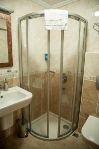 Koupelna v ubytování Yuksel Hotel