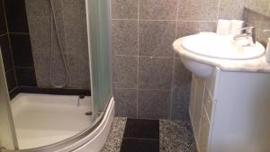 Koupelna v ubytování Apartmani Luja
