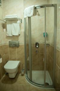 Koupelna v ubytování Yuksel Hotel
