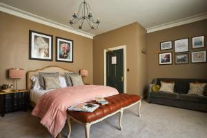 a bedroom with a bed and a couch at Broad Street Townhouse in Bath