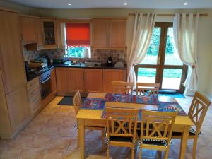Dapur atau dapur kecil di Tranquil sea view in Kenmare