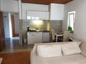 Η κουζίνα ή μικρή κουζίνα στο Apartments Toni