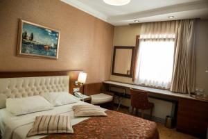Postel nebo postele na pokoji v ubytování Yuksel Hotel