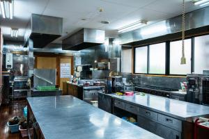 Eldhús eða eldhúskrókur á Toemu Nozawa Lodge