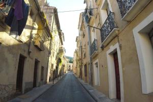 an empty street in an alley between buildings at Charmante maisonnette au coeur de ville avec balcon - 70 m2 in Sète