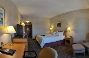 Postel nebo postele na pokoji v ubytování Humphry Inn and Suites
