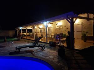 Swimming pool sa o malapit sa L'Ecrin Vert