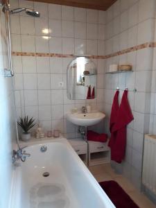 a bathroom with a bath tub and a sink at Ferienwohnung zum Schuster in Halbe