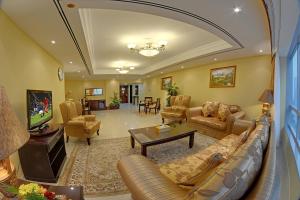 Гостиная зона в Deira Suites Deluxe Hotel Suites