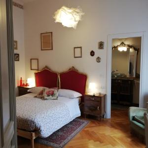 Postel nebo postele na pokoji v ubytování Residenza Rubbiani - Fermata Fiera e Rizzoli