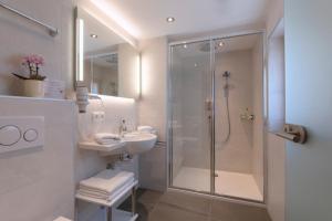 Hotel Traube tesisinde bir banyo