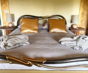 A bed or beds in a room at La Valle dei Vigher