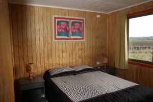 Cama ou camas em um quarto em Laguna Verde Cabaña