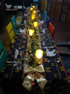 a long table filled with wine glasses and bows at Carmen's place in Bastimentos