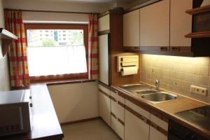 Kuchnia lub aneks kuchenny w obiekcie Appartment Leni