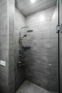 A bathroom at Hotel Makona