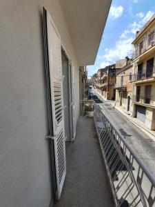 an open window on a building on a street at Ragusa Terra Priziusa in Ragusa