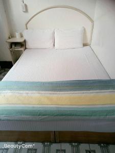 Ein Bett oder Betten in einem Zimmer der Unterkunft Yongxing Inn