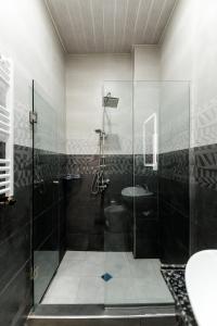 A bathroom at Hotel Makona