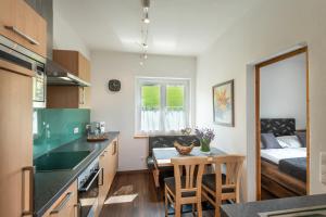 Kuchyňa alebo kuchynka v ubytovaní Das Talblick - Appartments + 34 fotografií