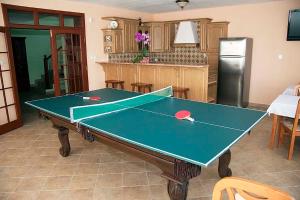 Stolní tenis v ubytování Villa Butterfly nebo okolí