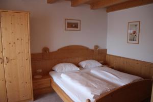 En eller flere senge i et værelse på Gasthof Walde