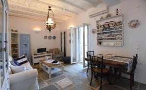 Χώρος καθιστικού στο Tinos Traditional Sea Side Villa