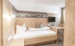 Postel nebo postele na pokoji v ubytování Garni Ötztal ROOMS & APARTS