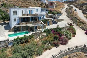 Πισίνα στο ή κοντά στο Tinos Traditional Sea Side Villa